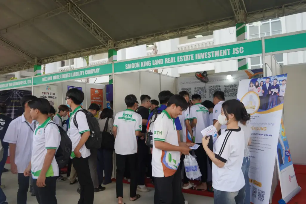 Triển lãm Khoa học – Công nghệ & Ngày hội Việc làm 2025: Ứng dụng tri thức – Kết nối cơ hội – Kiến tạo tương lai