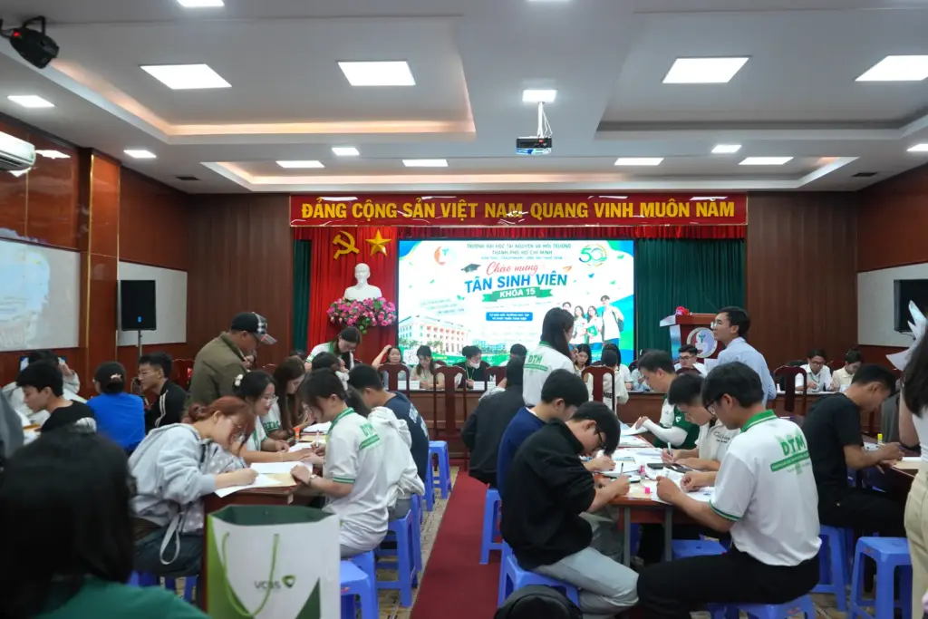 HCMUNRE TỔ CHỨC NHẬP HỌC CHO TÂN SINH VIÊN K15 NĂM 2026
