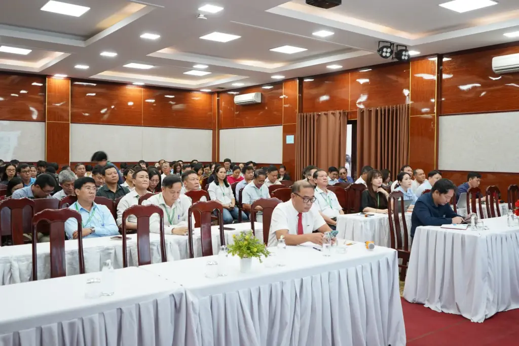 ĐẢNG ỦY TRƯỜNG ĐẠI HỌC TÀI NGUYÊN VÀ MÔI TRƯỜNG TP.HCM SƠ KẾT CÔNG TÁC 6 THÁNG ĐẦU NĂM 2026: GẮN XÂY DỰNG ĐẢNG VỚI NÂNG CAO CHẤT LƯỢNG THỰC HIỆN NHIỆM VỤ CHÍNH TRỊ