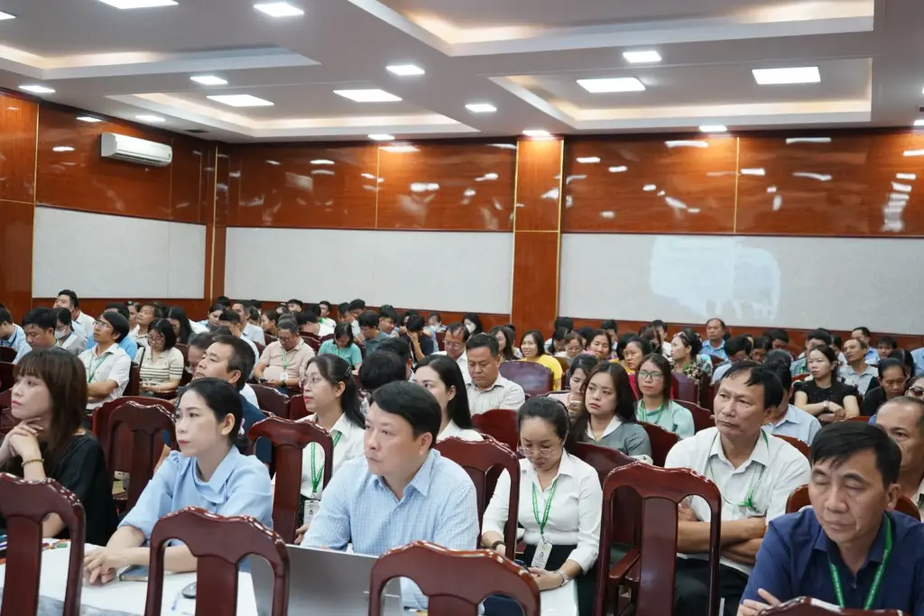 ĐẢNG ỦY TRƯỜNG ĐẠI HỌC TÀI NGUYÊN VÀ MÔI TRƯỜNG TP.HCM SƠ KẾT CÔNG TÁC 6 THÁNG ĐẦU NĂM 2026: GẮN XÂY DỰNG ĐẢNG VỚI NÂNG CAO CHẤT LƯỢNG THỰC HIỆN NHIỆM VỤ CHÍNH TRỊ