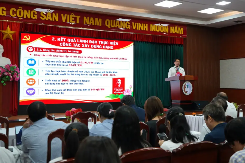 ĐẢNG ỦY TRƯỜNG ĐẠI HỌC TÀI NGUYÊN VÀ MÔI TRƯỜNG TP.HCM SƠ KẾT CÔNG TÁC 6 THÁNG ĐẦU NĂM 2026: GẮN XÂY DỰNG ĐẢNG VỚI NÂNG CAO CHẤT LƯỢNG THỰC HIỆN NHIỆM VỤ CHÍNH TRỊ