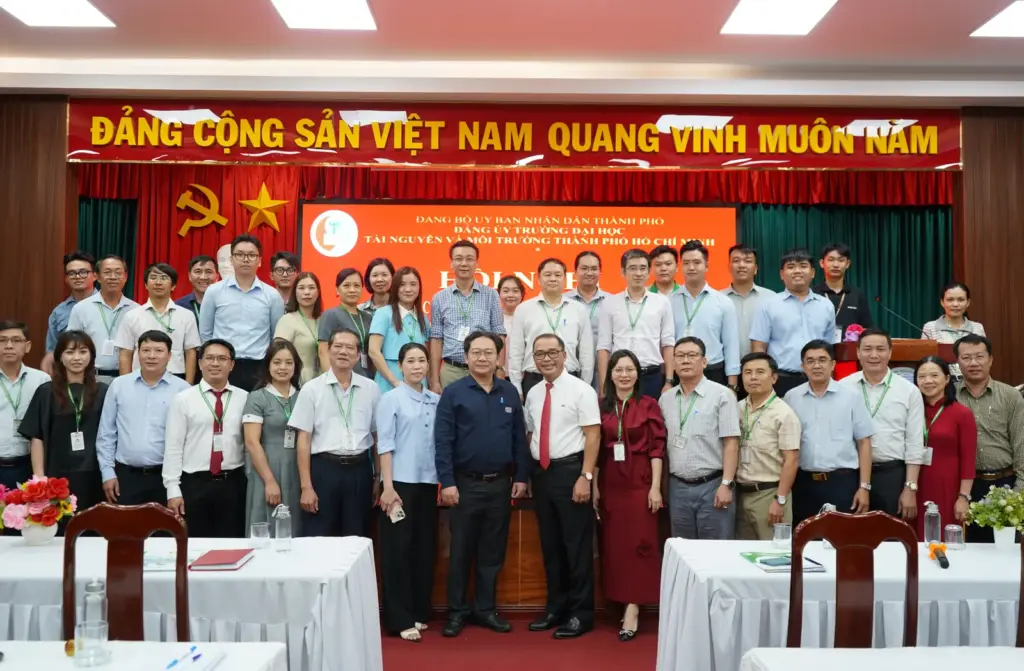 ĐẢNG ỦY TRƯỜNG ĐẠI HỌC TÀI NGUYÊN VÀ MÔI TRƯỜNG TP.HCM SƠ KẾT CÔNG TÁC 6 THÁNG ĐẦU NĂM 2026: GẮN XÂY DỰNG ĐẢNG VỚI NÂNG CAO CHẤT LƯỢNG THỰC HIỆN NHIỆM VỤ CHÍNH TRỊ