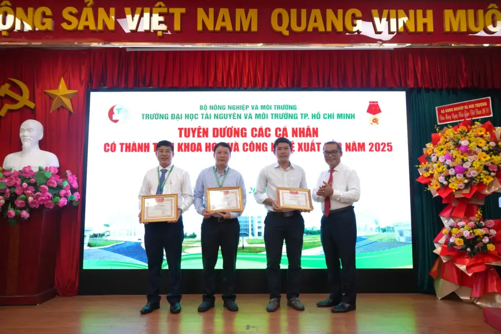 HỌP MẶT KỶ NIỆM 43 NĂM NGÀY NHÀ GIÁO VIỆT NAM 20/11