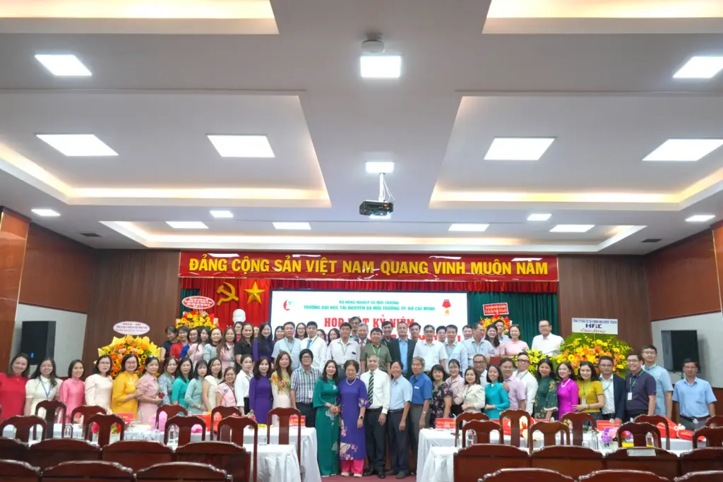 HỌP MẶT KỶ NIỆM 43 NĂM NGÀY NHÀ GIÁO VIỆT NAM 20/11