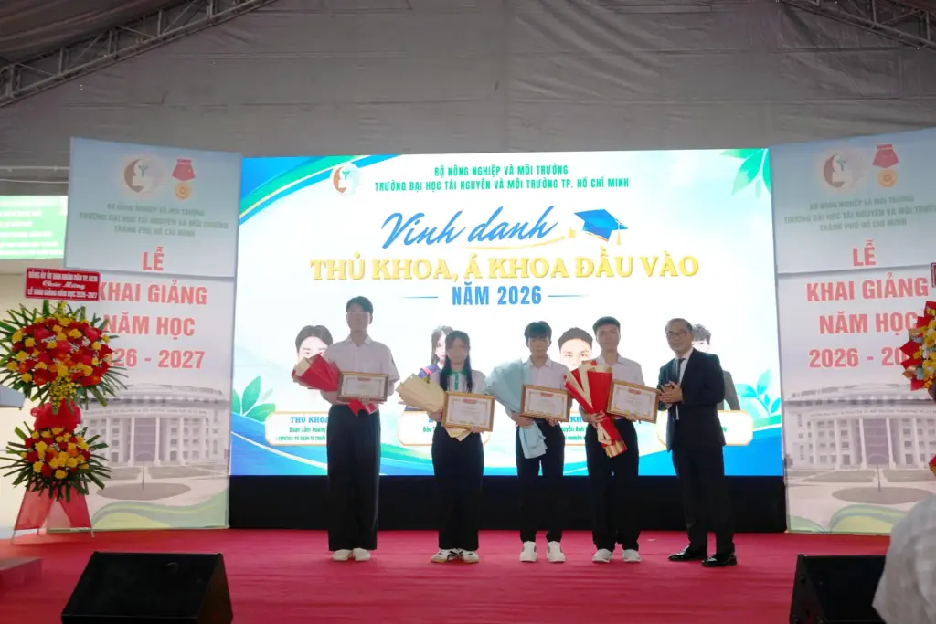 TRƯỜNG ĐẠI HỌC TÀI NGUYÊN VÀ MÔI TRƯỜNG TP. HỒ CHÍ MINH TRANG TRỌNG TỔ CHỨC LỄ KHAI GIẢNG NĂM HỌC 2026–2027