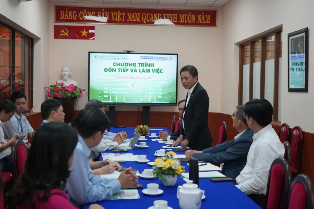 Trao đổi và hợp tác về nghiên cứu triển khai năng lượng tái tạo và ứng dụng hydrogen trong lĩnh vực tài nguyên và môi trường