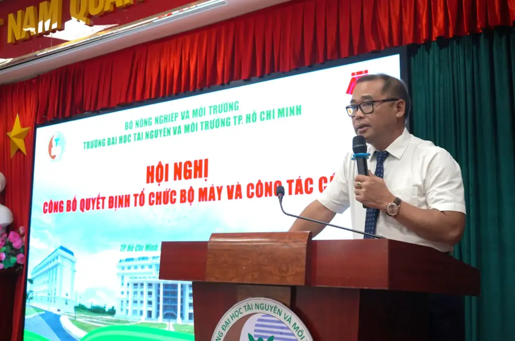 Hội nghị công bố quyết định tổ chức bộ máy và công tác cán bộ tại Trường Đại học Tài nguyên và Môi trường TP. Hồ Chí Minh
