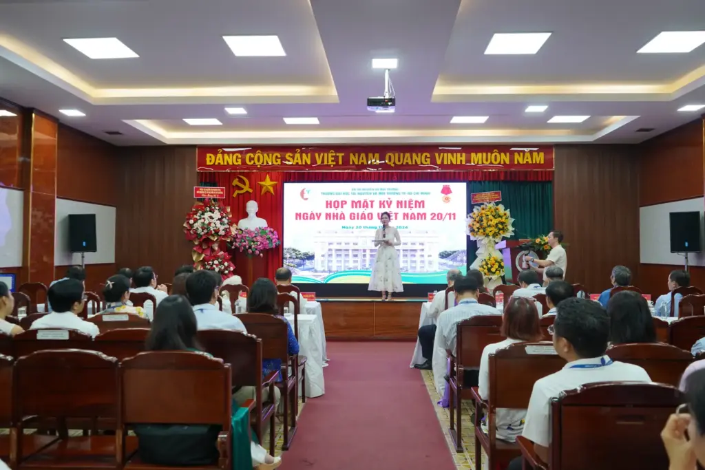 Họp mặt kỷ niệm 42 năm ngày Nhà Giáo Việt Nam 20/11