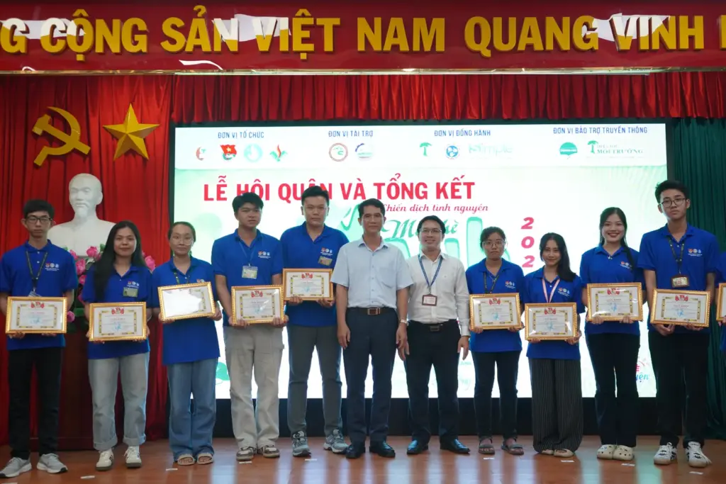 Lễ Hội quân – Tổng kết Chiến dịch Mùa Hè xanh - Trường Đại học Tài nguyên và Môi trường Thành phố Hồ Chí Minh năm 2025