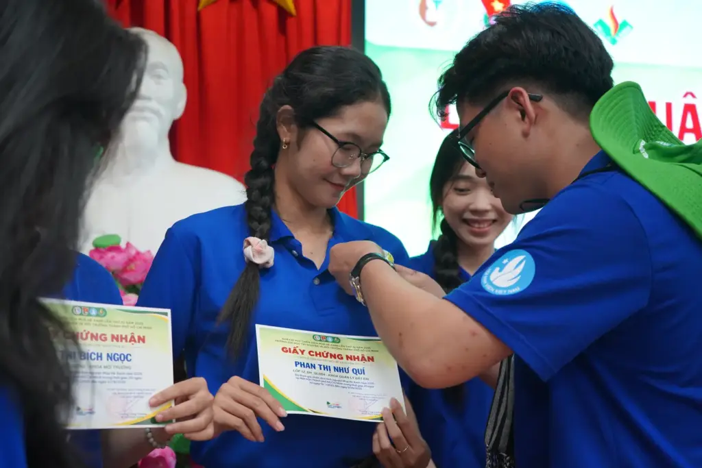 Lễ Hội quân – Tổng kết Chiến dịch Mùa Hè xanh - Trường Đại học Tài nguyên và Môi trường Thành phố Hồ Chí Minh năm 2025
