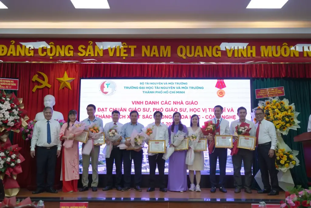 Họp mặt kỷ niệm 42 năm ngày Nhà Giáo Việt Nam 20/11