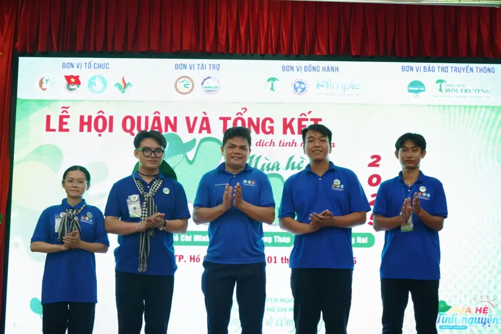 Lễ Hội quân – Tổng kết Chiến dịch Mùa Hè xanh - Trường Đại học Tài nguyên và Môi trường Thành phố Hồ Chí Minh năm 2025