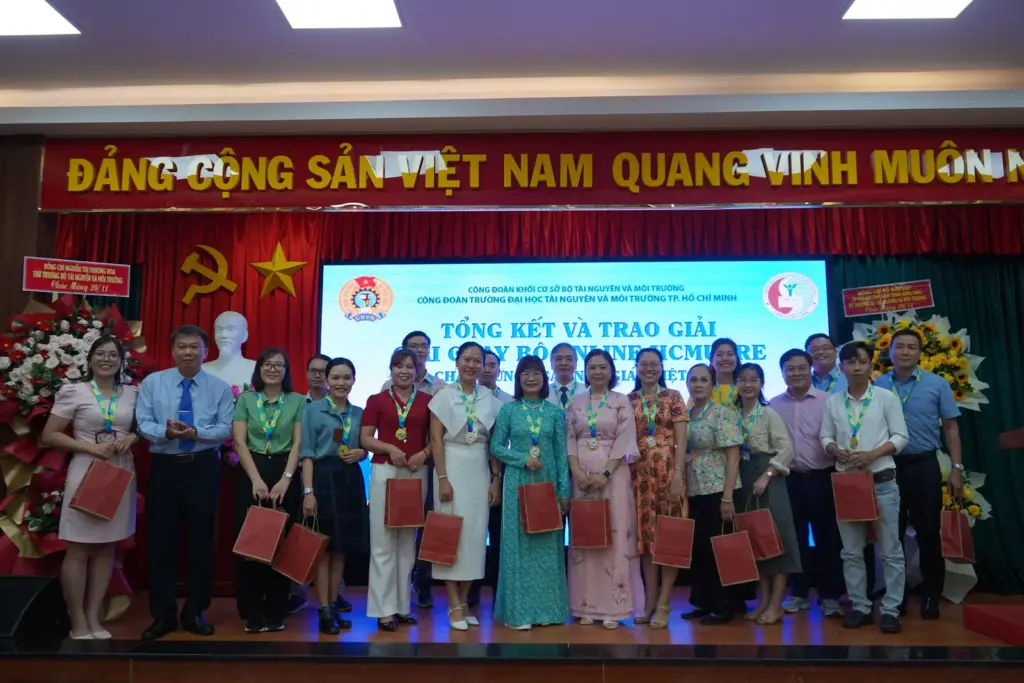 Họp mặt kỷ niệm 42 năm ngày Nhà Giáo Việt Nam 20/11