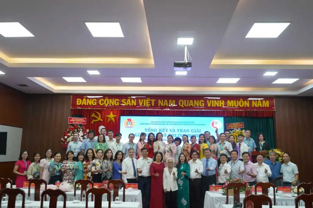 Họp mặt kỷ niệm 42 năm ngày Nhà Giáo Việt Nam 20/11