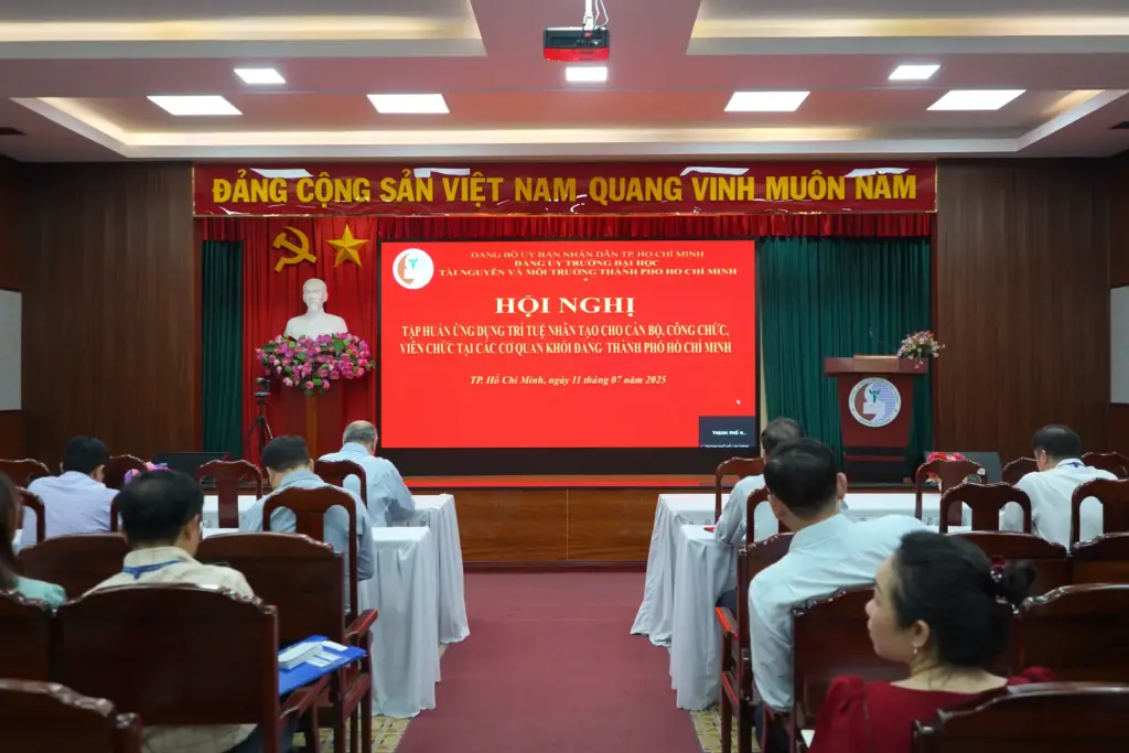 Trường Đại học Tài nguyên và Môi trường TP. Hồ Chí Minh tham gia Hội nghị tập huấn ứng dụng trí tuệ nhân tạo trong công tác Đảng