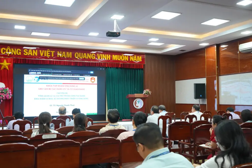 Trường Đại học Tài nguyên và Môi trường TP. Hồ Chí Minh tham gia Hội nghị tập huấn ứng dụng trí tuệ nhân tạo trong công tác Đảng