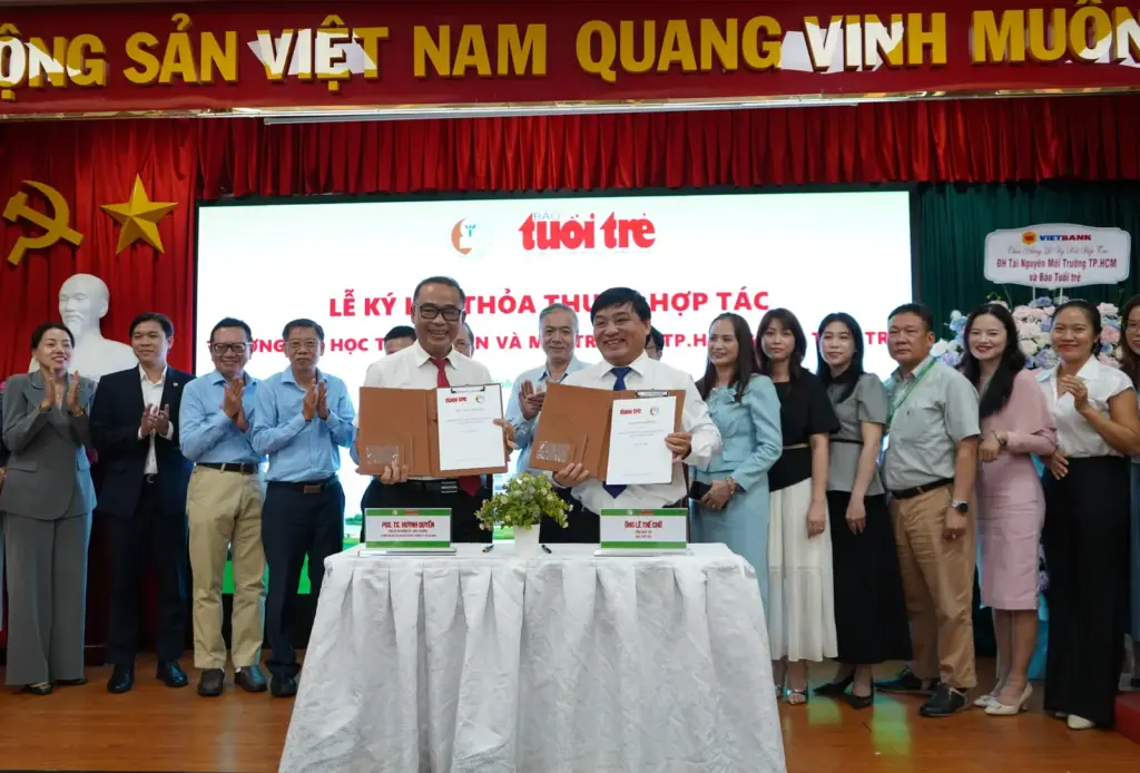 TRƯỜNG ĐẠI HỌC TÀI NGUYÊN VÀ MÔI TRƯỜNG TP.HCM KÝ KẾT THỎA THUẬN HỢP TÁC VỚI BÁO TUỔI TRẺ
