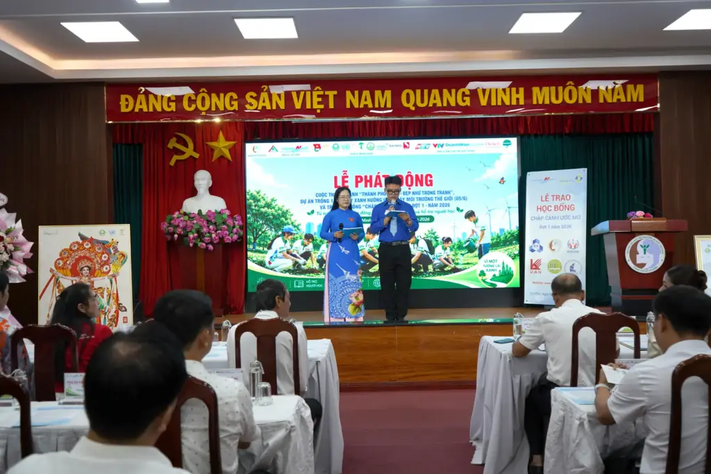 “TỪ TRÁCH NHIỆM CỘNG ĐỒNG ĐẾN HÀNH ĐỘNG XANH VÀ HỖ TRỢ NGƯỜI HỌC” – CHUỖI HOẠT ĐỘNG Ý NGHĨA TẠI HCMUNRE