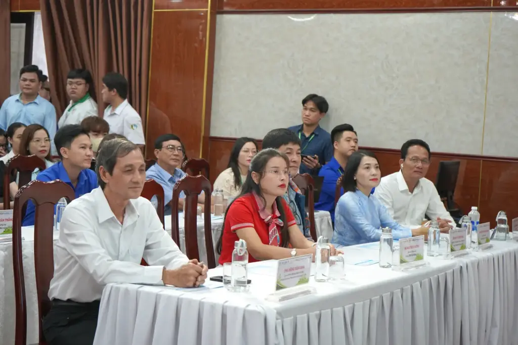 “TỪ TRÁCH NHIỆM CỘNG ĐỒNG ĐẾN HÀNH ĐỘNG XANH VÀ HỖ TRỢ NGƯỜI HỌC” – CHUỖI HOẠT ĐỘNG Ý NGHĨA TẠI HCMUNRE