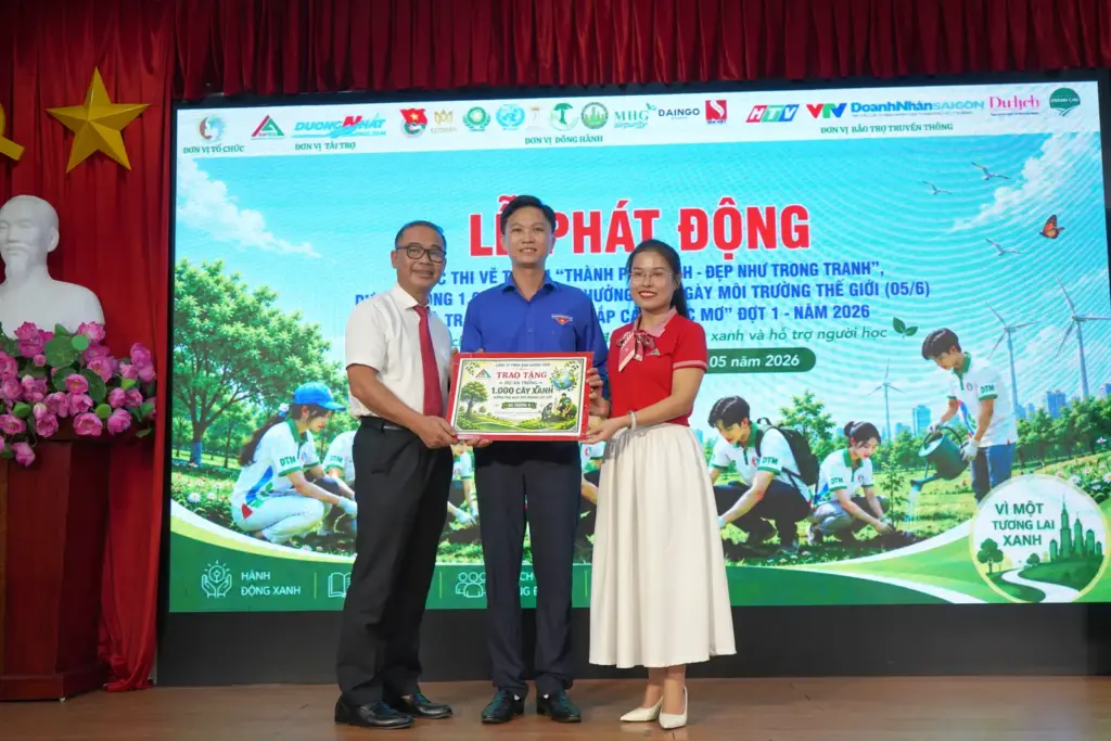 “TỪ TRÁCH NHIỆM CỘNG ĐỒNG ĐẾN HÀNH ĐỘNG XANH VÀ HỖ TRỢ NGƯỜI HỌC” – CHUỖI HOẠT ĐỘNG Ý NGHĨA TẠI HCMUNRE