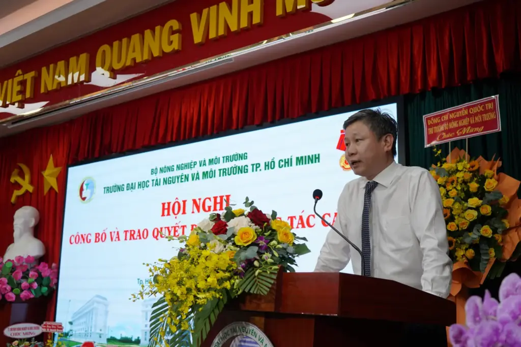 Thứ trưởng Nguyễn Quốc Trị trao Quyết định bổ nhiệm Hiệu trưởng và kiện toàn Ban giám hiệuTrường Đại học Tài nguyên và Môi trường TP.HCM