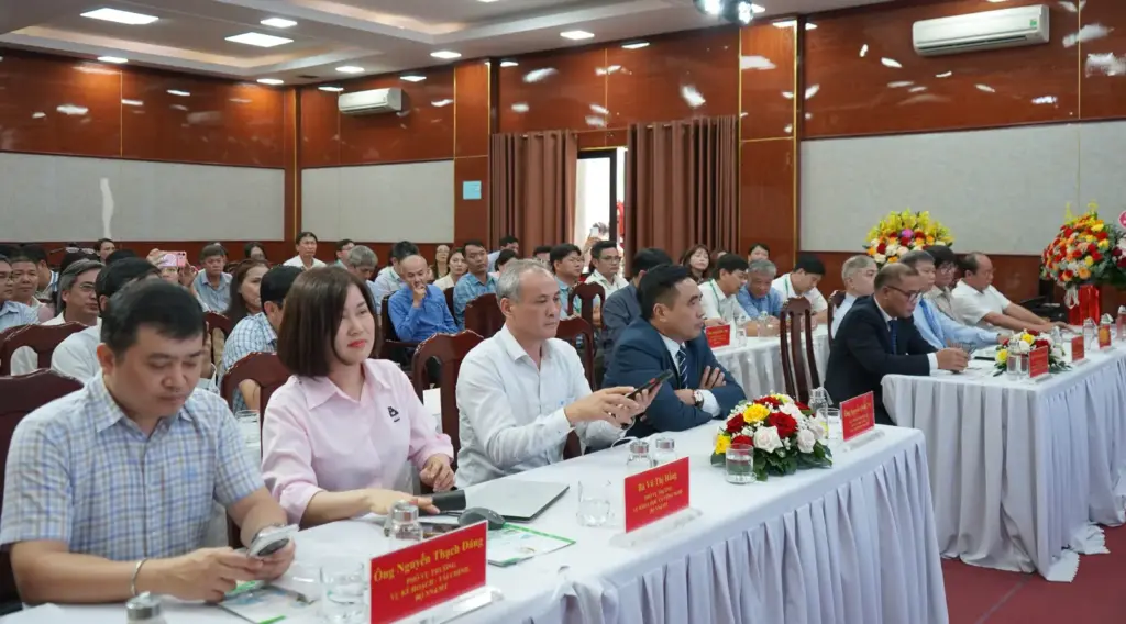 Thứ trưởng Nguyễn Quốc Trị trao Quyết định bổ nhiệm Hiệu trưởng và kiện toàn Ban giám hiệuTrường Đại học Tài nguyên và Môi trường TP.HCM
