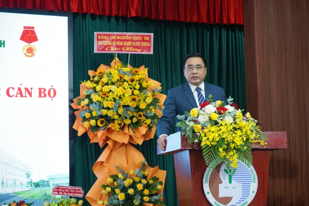Thứ trưởng Nguyễn Quốc Trị trao Quyết định bổ nhiệm Hiệu trưởng và kiện toàn Ban giám hiệuTrường Đại học Tài nguyên và Môi trường TP.HCM