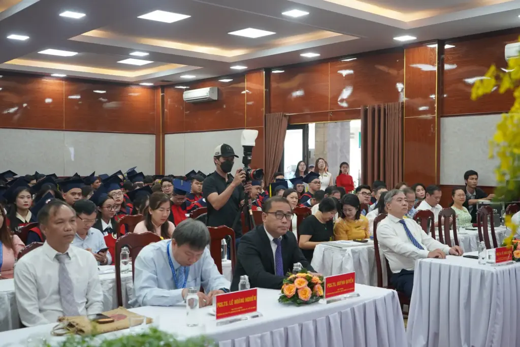 Lễ trao bằng tốt nghiệp cho Tân Cử nhân, Tân Kỹ sư đợt 1 năm 2024