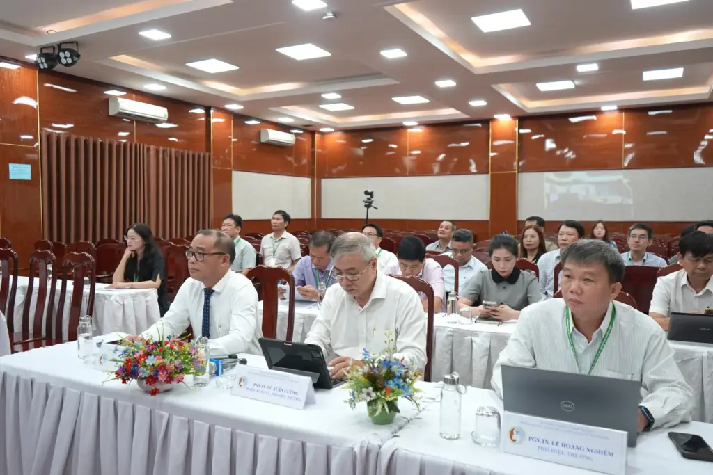 CHƯƠNG TRÌNH KHẢO SÁT SƠ BỘ PHỤC VỤ ĐÁNH GIÁ NGOÀI TẠI TRƯỜNG ĐẠI HỌC TÀI NGUYÊN VÀ MÔI TRƯỜNG TP.HCM