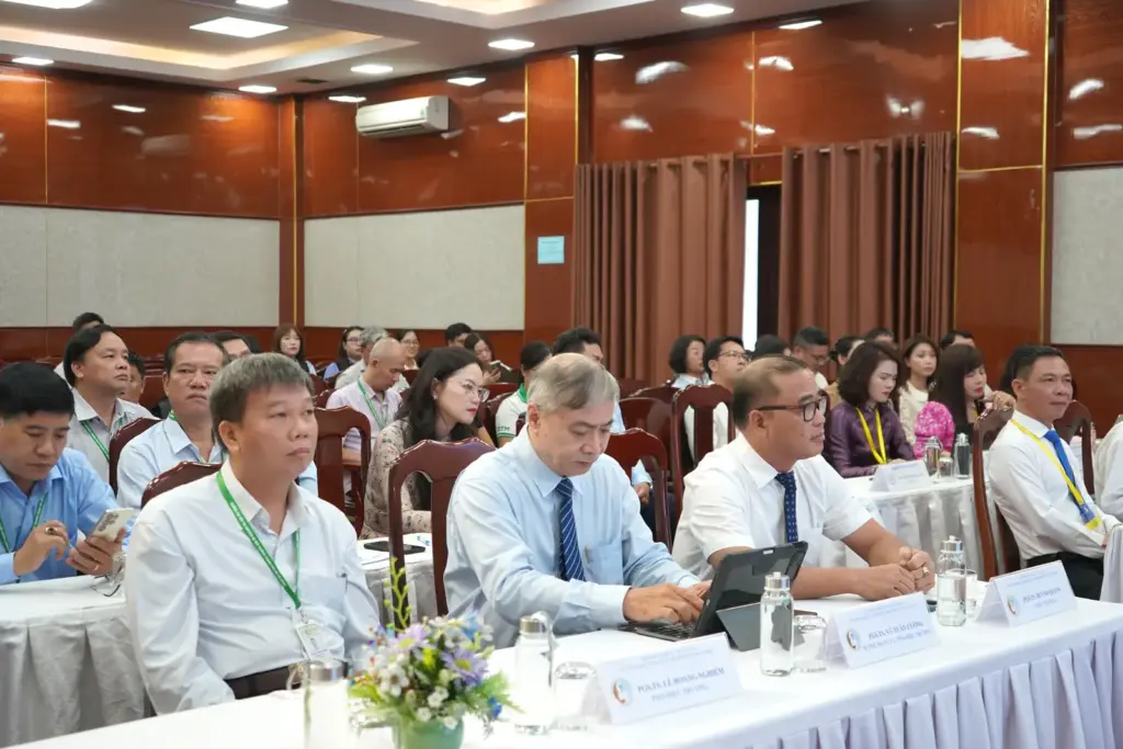 HCMUNRE KHAI MẠC KHẢO SÁT CHÍNH THỨC ĐÁNH GIÁ CHẤT LƯỢNG GIÁO DỤC