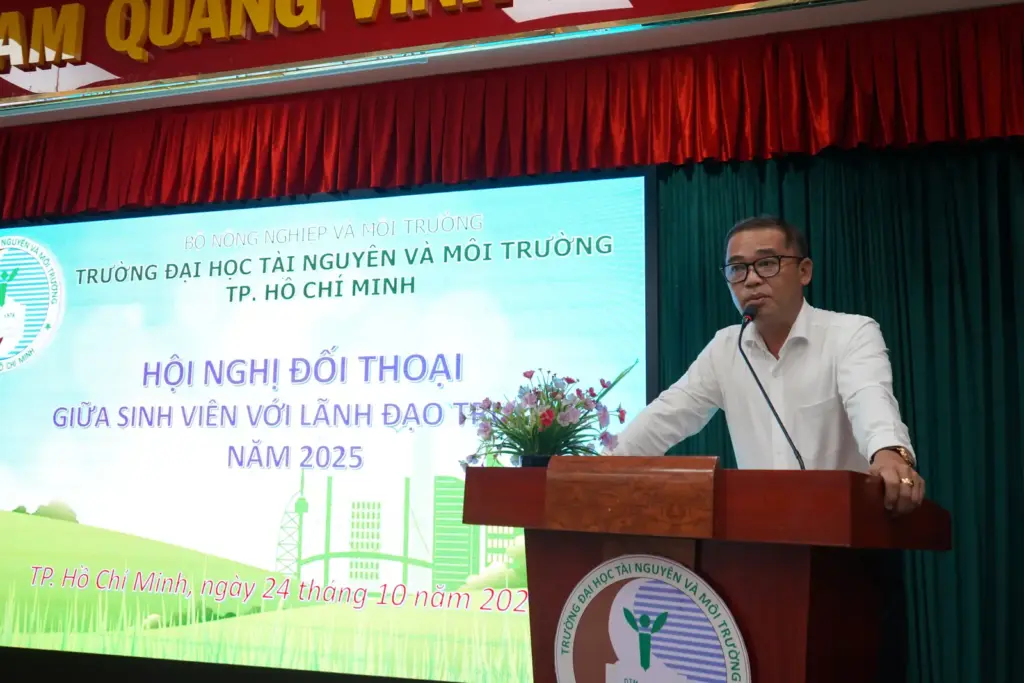 Hội nghị "Đối thoại giữa sinh viên với Lãnh đạo Nhà trường năm 2025": Lắng nghe - Thấu hiểu - Đồng hành
