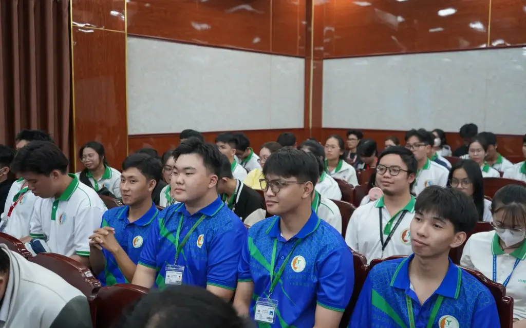Hội nghị "Đối thoại giữa sinh viên với Lãnh đạo Nhà trường năm 2025": Lắng nghe - Thấu hiểu - Đồng hành