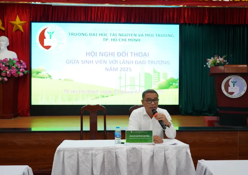 Hội nghị "Đối thoại giữa sinh viên với Lãnh đạo Nhà trường năm 2025": Lắng nghe - Thấu hiểu - Đồng hành