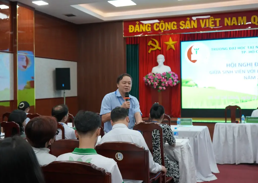 Hội nghị "Đối thoại giữa sinh viên với Lãnh đạo Nhà trường năm 2025": Lắng nghe - Thấu hiểu - Đồng hành