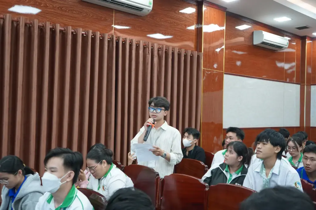 Hội nghị "Đối thoại giữa sinh viên với Lãnh đạo Nhà trường năm 2025": Lắng nghe - Thấu hiểu - Đồng hành