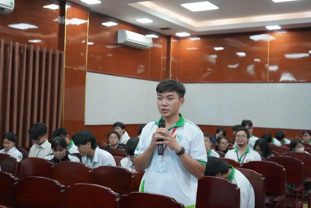Hội nghị "Đối thoại giữa sinh viên với Lãnh đạo Nhà trường năm 2025": Lắng nghe - Thấu hiểu - Đồng hành