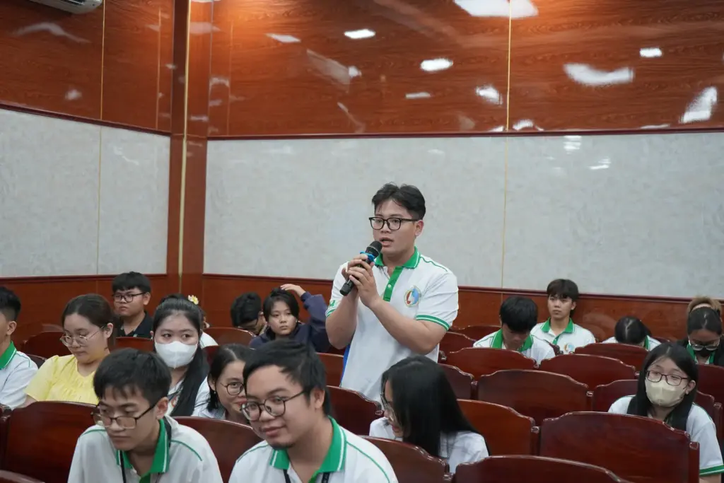Hội nghị "Đối thoại giữa sinh viên với Lãnh đạo Nhà trường năm 2025": Lắng nghe - Thấu hiểu - Đồng hành