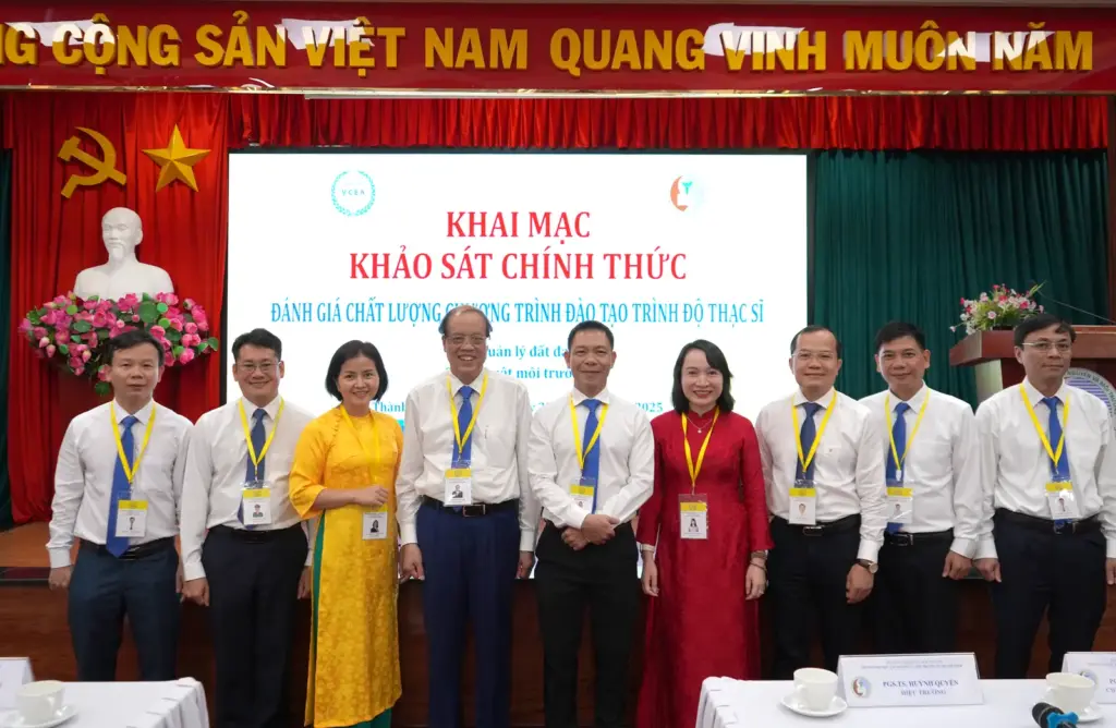 Khai mạc chương trình khảo sát chính thức đánh giá chất lượng 02 chương trình đào tạo trình độ thạc sĩ tại HCMUNRE
