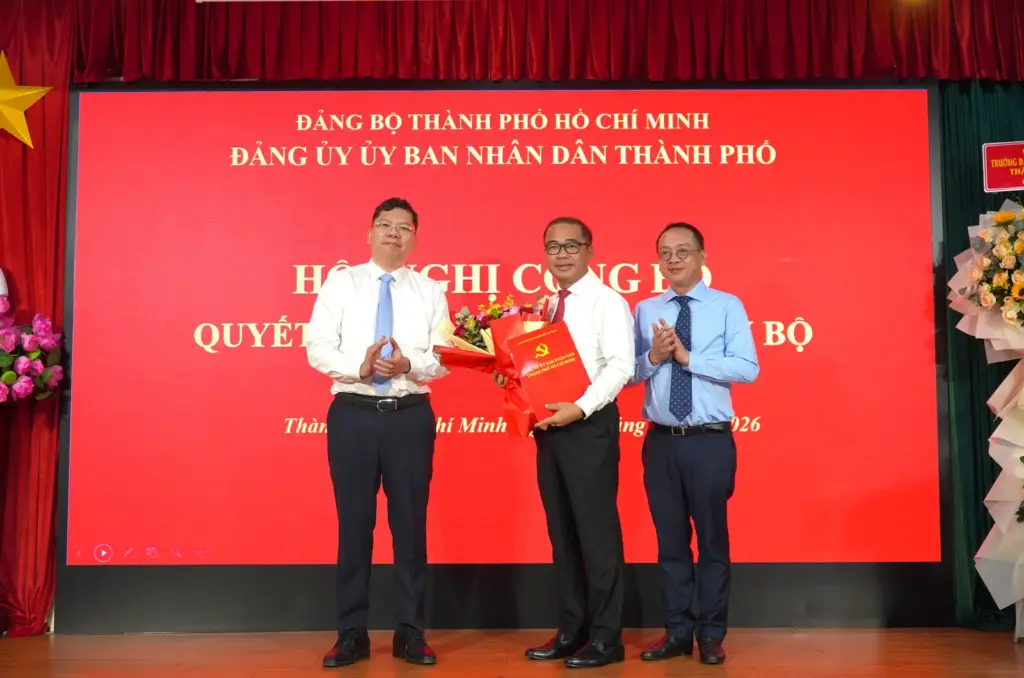 LỄ CÔNG BỐ VÀ TRAO QUYẾT ĐỊNH KIỆN TOÀN NHÂN SỰ CẤP ỦY ĐẢNG BỘ TRƯỜNG ĐẠI HỌC TÀI NGUYÊN VÀ MÔI TRƯỜNG TP.HCM NHIỆM KỲ 2025–2030