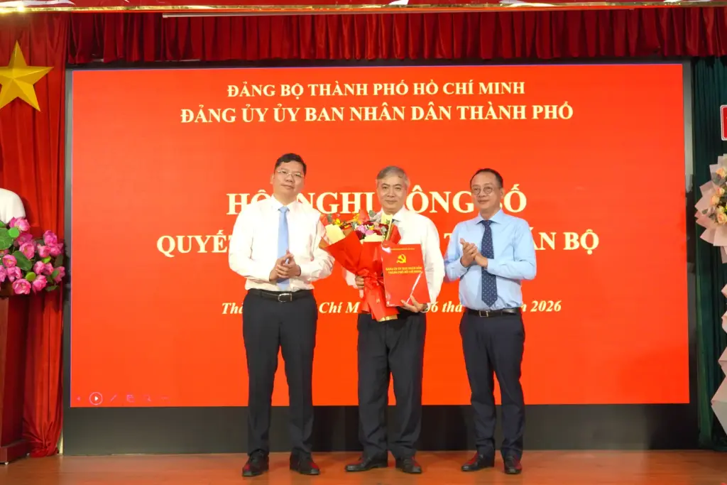 LỄ CÔNG BỐ VÀ TRAO QUYẾT ĐỊNH KIỆN TOÀN NHÂN SỰ CẤP ỦY ĐẢNG BỘ TRƯỜNG ĐẠI HỌC TÀI NGUYÊN VÀ MÔI TRƯỜNG TP.HCM NHIỆM KỲ 2025–2030