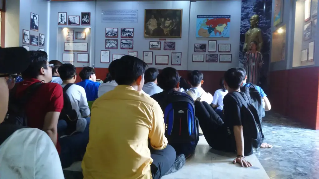 HÌNH ẢNH SINH VIÊN LỚP 06ĐH_CNTT1+2 THAM QUAN HỌC TẬP MÔN TƯ TƯỞNG HCM HKII (2017-2018) TẠI BẢO TÀNG HỒ CHÍ MINH