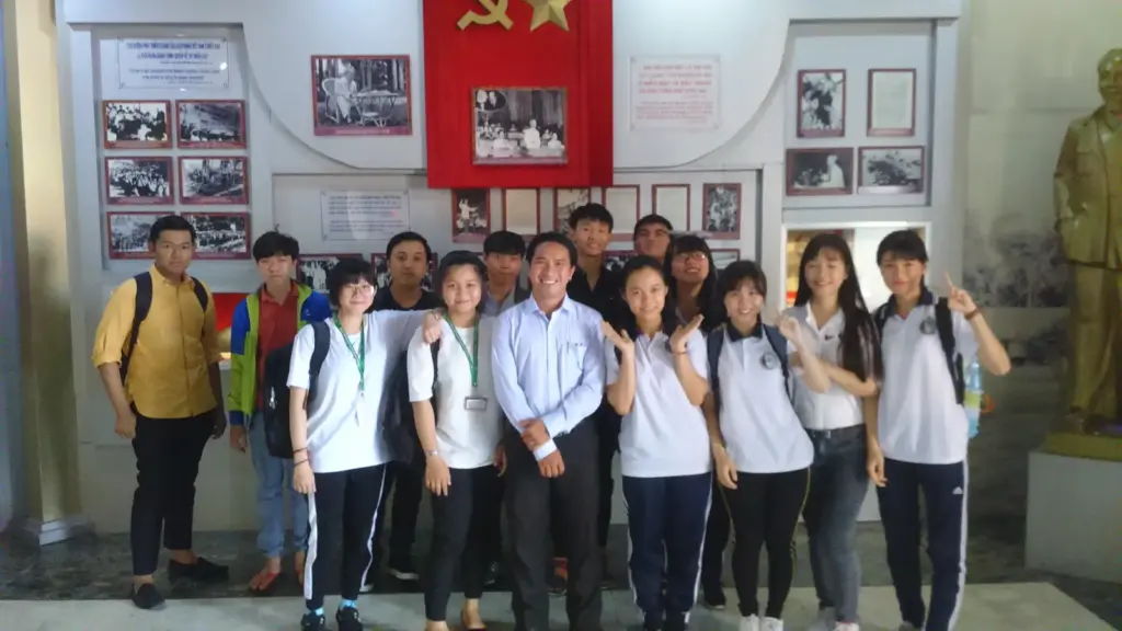 HÌNH ẢNH SINH VIÊN LỚP 06ĐH_CNTT1+2 THAM QUAN HỌC TẬP MÔN TƯ TƯỞNG HCM HKII (2017-2018) TẠI BẢO TÀNG HỒ CHÍ MINH
