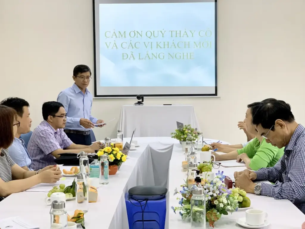 Hội đồng Khoa học thảo luận về việc điều chỉnh chương trình đào tạo