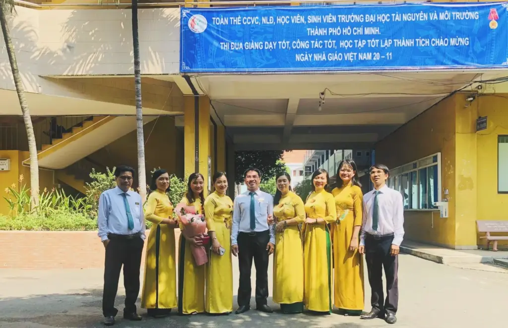 HỌP MẶT KHOA LUẬT VÀ LÝ LUẬN CHÍNH TRỊ CHÀO MỪNG NGÀY NHÀ GIÁO VIỆT NAM 20/11