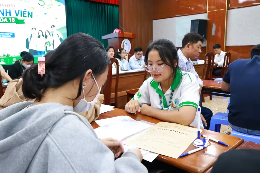 HCMUNRE TỔ CHỨC NHẬP HỌC CHO TÂN SINH VIÊN K15 NĂM 2026