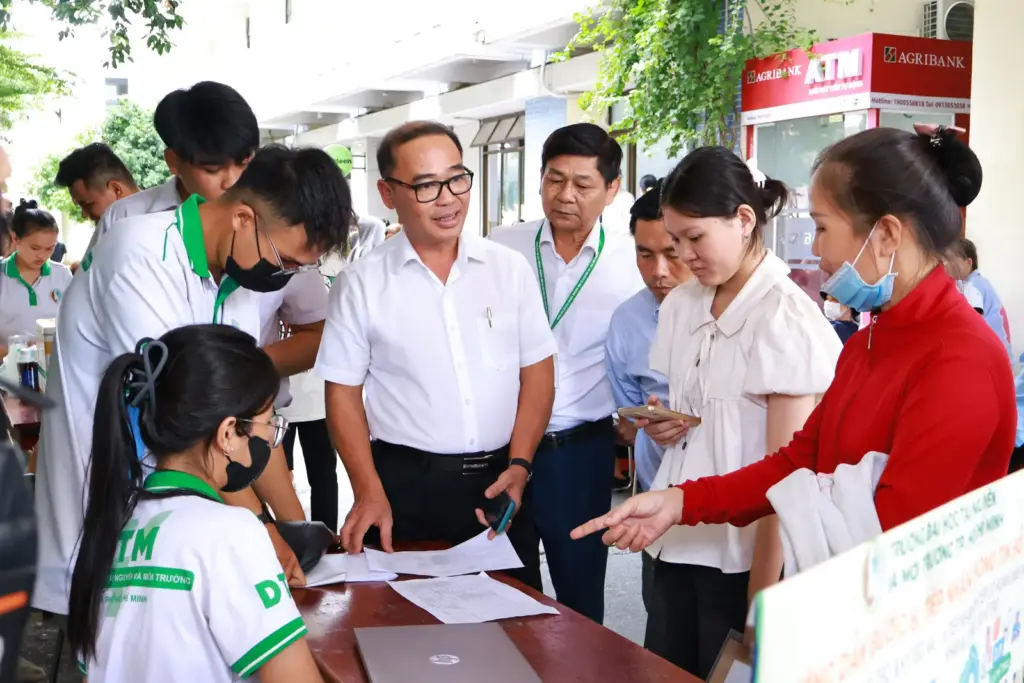 HCMUNRE TỔ CHỨC NHẬP HỌC CHO TÂN SINH VIÊN K15 NĂM 2026