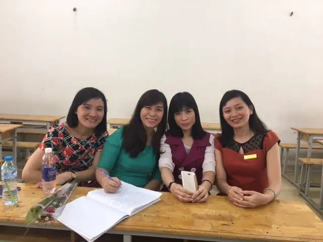 LỄ KẾT NẠP ĐẢNG VIÊN MỚI CHI BỘ KHOA LÝ LUẬN CHÍNH TRỊ