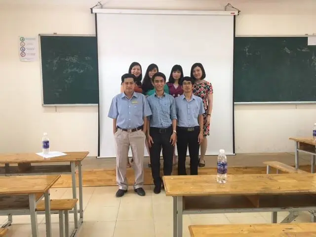 LỄ KẾT NẠP ĐẢNG VIÊN MỚI CHI BỘ KHOA LÝ LUẬN CHÍNH TRỊ