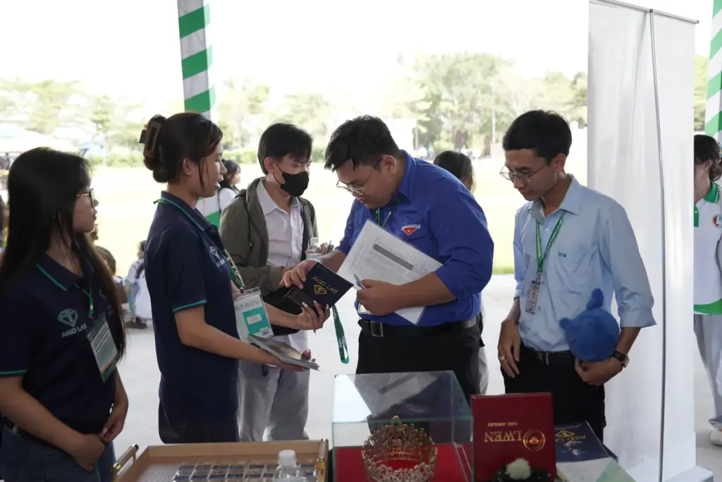 Triển lãm Khoa học – Công nghệ & Ngày hội Việc làm 2025: Ứng dụng tri thức – Kết nối cơ hội – Kiến tạo tương lai