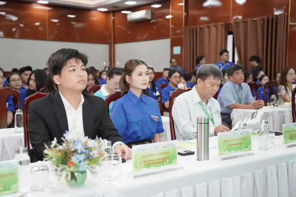 LỄ RA QUÂN CHIẾN DỊCH TÌNH NGUYỆN MÙA HÈ XANH NĂM 2026: TUỔI TRẺ HCMUNRE TIÊN PHONG CHUYỂN ĐỔI SỐ, CHUNG TAY VÌ CỘNG ĐỒNG